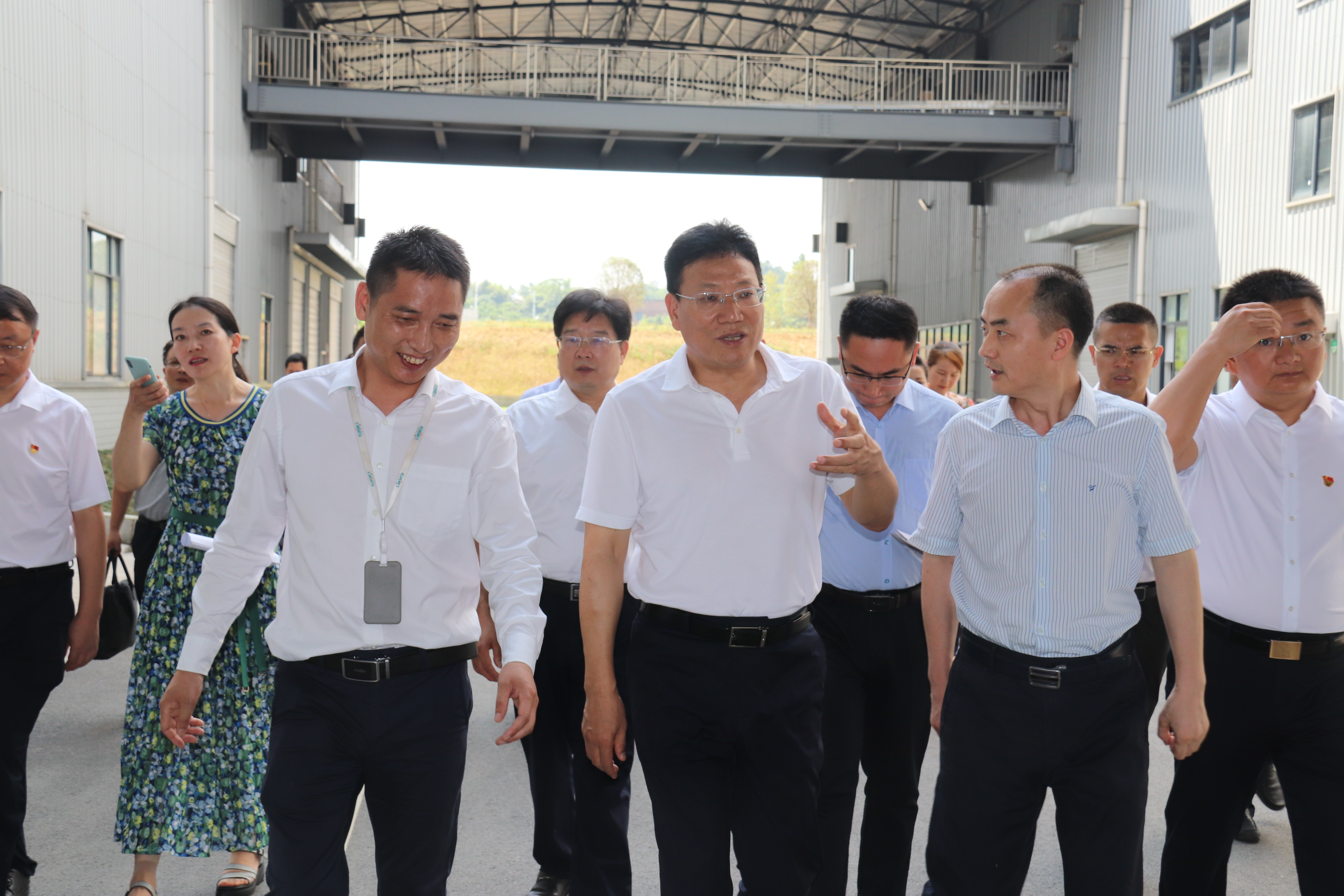 中共邵陽市委委員、常委、副書記華學健等來我公司進行了參觀調(diào)研